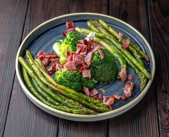 Asparagus with broccoli & bacon in cream souce